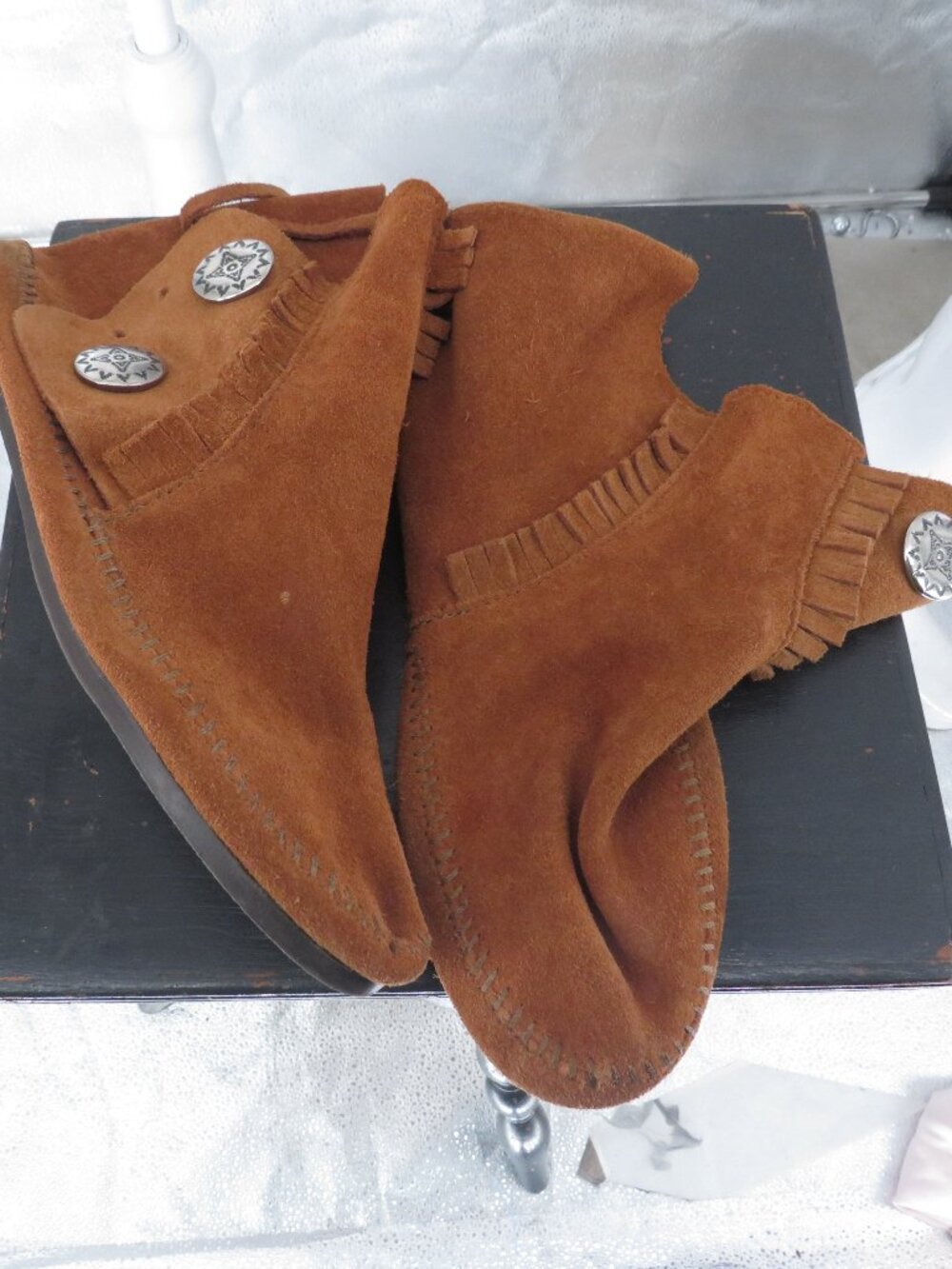 Minnetonka Suede Ankle Booties Silver Concho Fringe Brown Womens 10 Boho Western